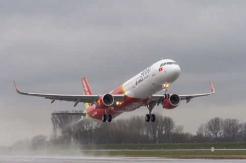 Vietjet Air và Jetstar hủy nhiều chuyến bay để tránh bão Sơn Tinh