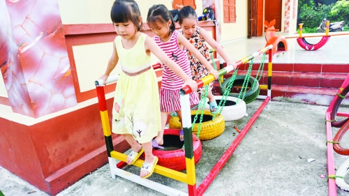 Sân chơi cho trẻ em từ vật liệu tái chế