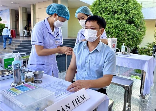 https://cdn.thoibaonganhang.vn/stores/news_dataimages/minhvl/072022/16/18/3438_ttxvn_tiem_vaccine.jpg