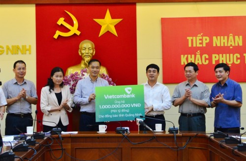 Vietcombank ủng hộ 2 tỷ đồng khắc phục thiệt hại mưa lũ tại Quảng Ninh