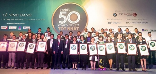 Vietcombank 3 năm liên tiếp lọt TOP 50 công ty niêm yết tốt nhất Việt Nam
