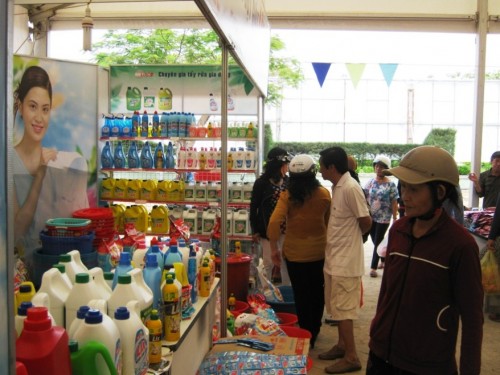 Khánh Hòa: Hơn 200 doanh nghiệp tham gia hội chợ
