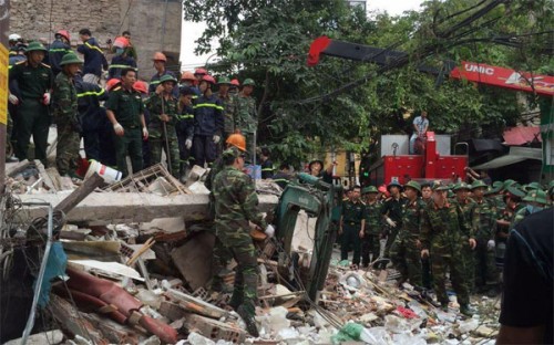 Hà Nội hỗ trợ các nạn nhân vụ sập nhà số 43 phố Cửa Bắc