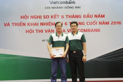 Vietcombank Đồng Nai trả lại 17 triệu đồng cho khách hàng đánh rơi