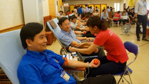 Đoàn Thanh niên NHTW hưởng ứng chương trình “Hành trình Đỏ - Kết nối dòng máu Việt”