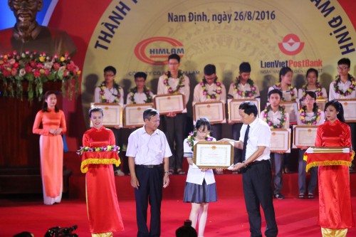 Quỹ KHKT Lương Thế Vinh tôn vinh học sinh tiêu biểu tỉnh Nam Định