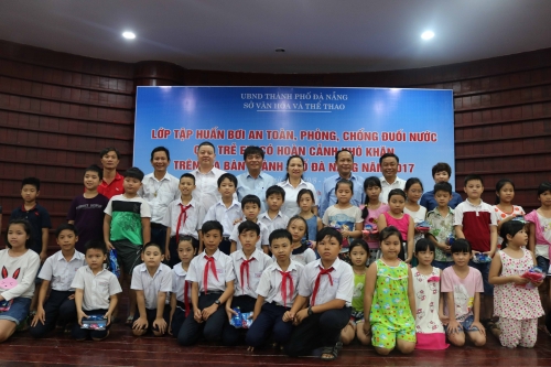 Vietravel Đà Nẵng tài trợ nhiều hoạt động cho các em học sinh trong dịp hè