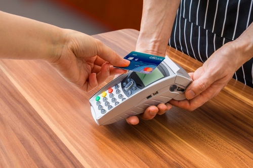 Trải nghiệm công nghệ tiên tiến với thẻ ghi nợ Mastercard