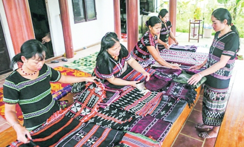 Hỗ trợ phát triển nghề dệt truyền thống