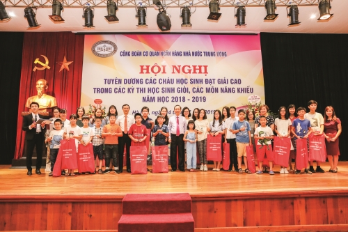 Công đoàn Ngân hàng Việt Nam: Gieo thêm những mầm xanh…