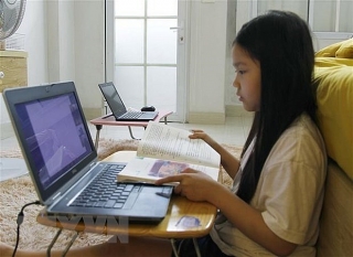 Dạy trực tuyến cho học sinh lớp 1, 2: Ưu tiên môn Toán và Tiếng Việt