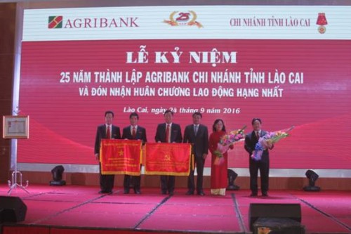 Agribank Lào Cai đón nhận Huân chương Lao động hạng Nhất