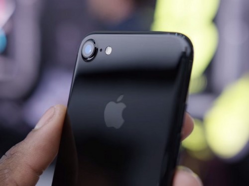 iPhone 7 màu Jet Black khan hàng do khó sản xuất