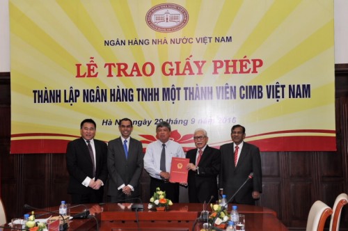 Trao Giấy phép thành lập và hoạt động cho Ngân hàng TNHH MTV CIMB Việt Nam
