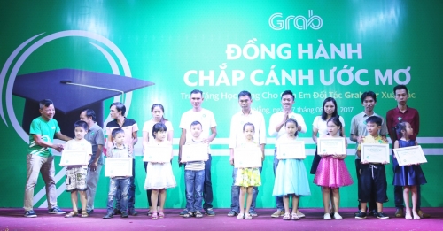 Grab Việt Nam trao học bổng khuyến học tại Đà Nẵng