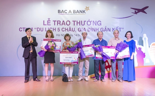BAC A BANK trao thưởng chương trình khuyến mại “Du lịch năm châu, Gia đình gắn kết”