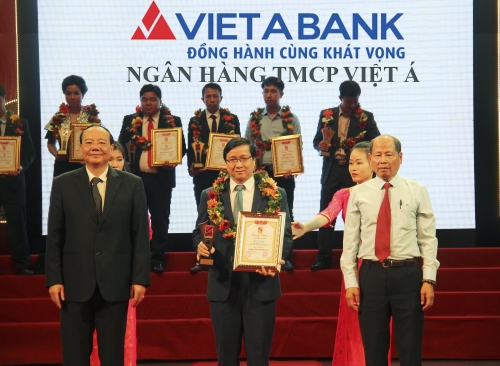 VietABank nhận danh hiệu Top 10 thương hiệu tín nhiệm 2017