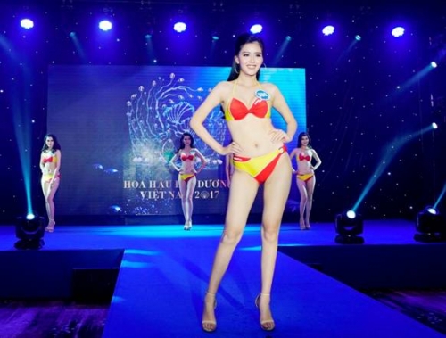 Bikini Vietjet “đốt nóng” Hoa hậu Đại Dương 2017