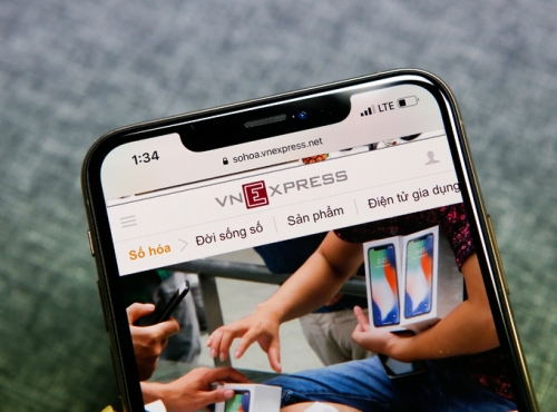 Mở hộp iPhone Xs Max đầu tiên tại Việt Nam