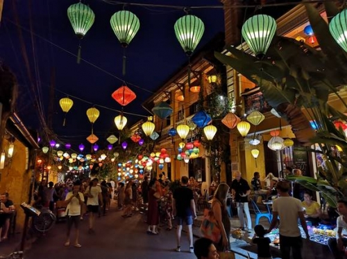 Con đường nào đưa Việt Nam vào “cuộc đua” kinh tế ban đêm?