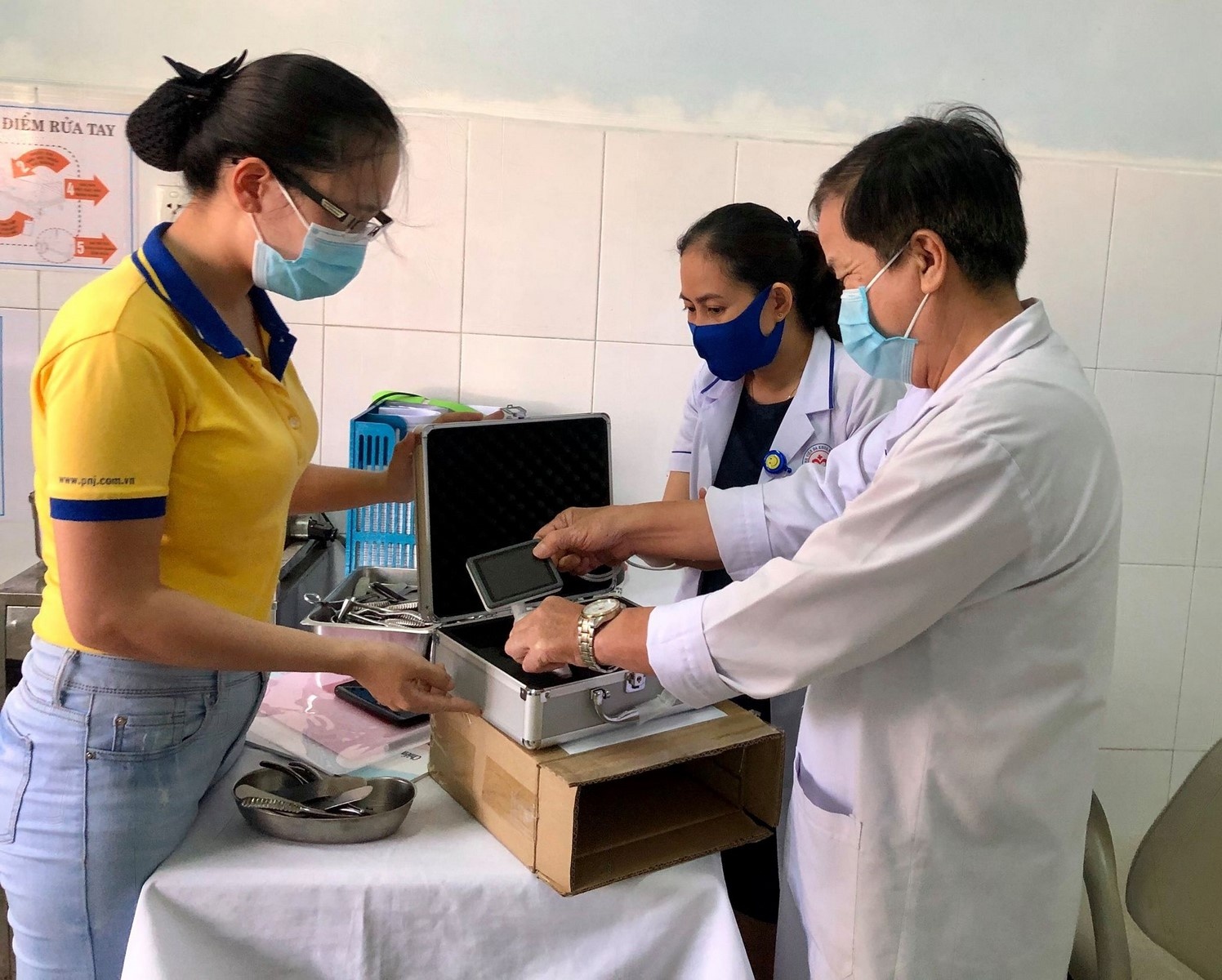 PNJ trao tặng thiết bị y tế tại Quảng Nam và Quảng Trị