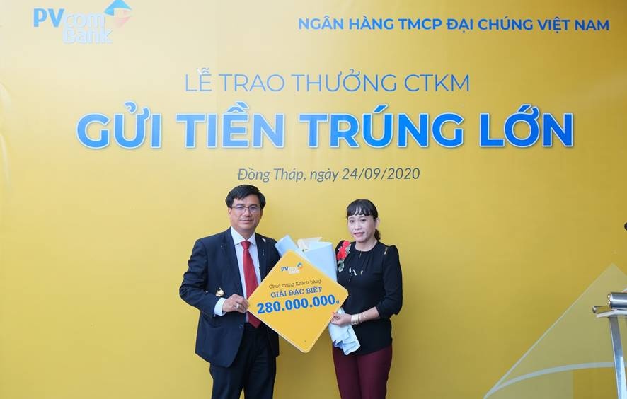 pvcombank trao tang gan 330 trieu dong cho khach hang may man