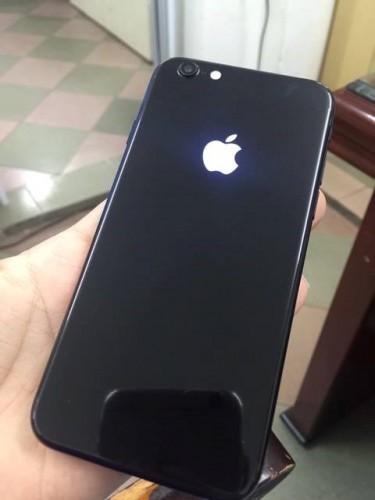 iPhone 6 độ vỏ Jet Black, logo phát sáng tại Việt Nam