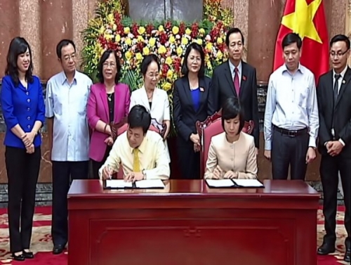 Generali Việt Nam ký cam kết tài trợ gần 500 triệu đồng cho học sinh nghèo