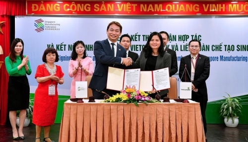 Vietcombank và Liên đoàn chế tạo Singapore ký thỏa thuận hợp tác toàn diện