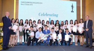 54 học viên Việt Nam đầu tiên nhận chứng chỉ CFAB