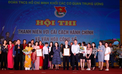 Đoàn NHTW nhận giải A Hội thi Thanh niên với Cải cách hành chính và Văn hoá công sở