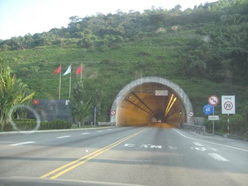 Không có chuyện đóng cửa hầm đường bộ Hải Vân