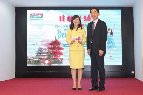 Kienlongbank trao giải cho các khách hàng may mắn trúng thưởng du lịch Nhật Bản