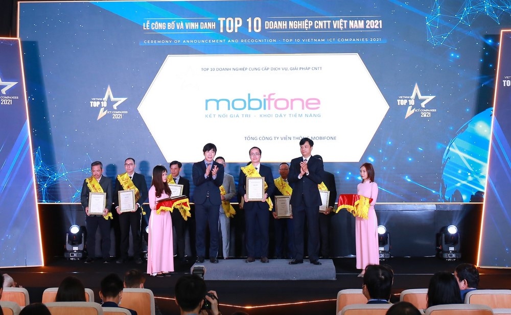 MobiFone vinh dự nhận danh hiệu top 10 Doanh nghiệp CNTT 2021