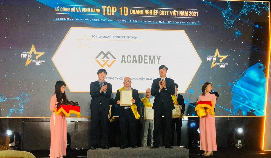 mvv academy nhan giai thuong top 10 doanh nghiep cntt viet nam 2021