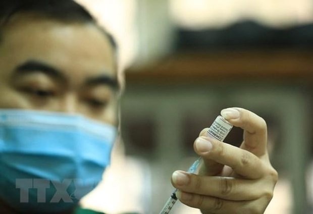 https://cdn.thoibaonganhang.vn/stores/news_dataimages/minhvl/102022/20/18/2101_tiem_vaccine.jpg