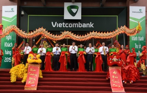 Vietcombank Quảng Bình khai trương trụ sở mới