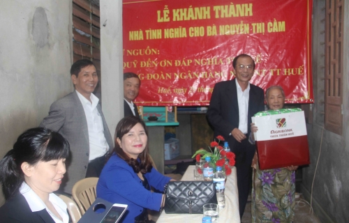 Agribank Thừa Thiên - Huế trao tặng nhà tình nghĩa