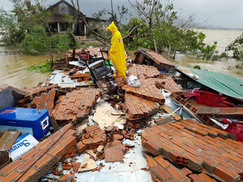 Viettel Khánh Hòa dốc sức cùng người dân khắc phục sự cố sau bão Damrey