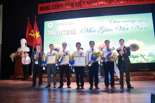 Đại học Ngân hàng TP.HCM kỷ niệm 36 năm ngày Nhà giáo Việt Nam
