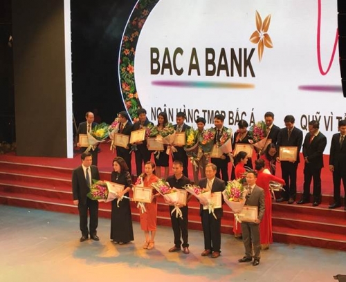 BAC A BANK trao học bổng cho học sinh, sinh viên dân tộc thiểu số xuất sắc