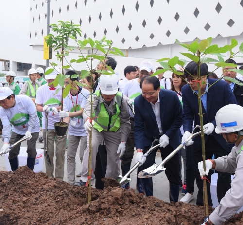 Hơn 1.000 người tham gia trồng cây “Cánh rừng quê hương AEON”