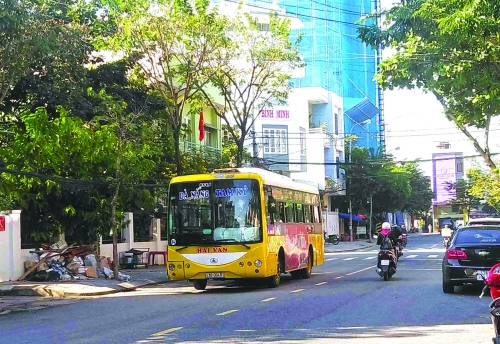 Báo động nạn xe buýt vi phạm luật