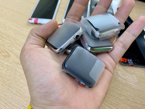 Apple Watch xách tay giá 2 triệu đồng ồ ạt về Việt Nam, nghi hàng dựng