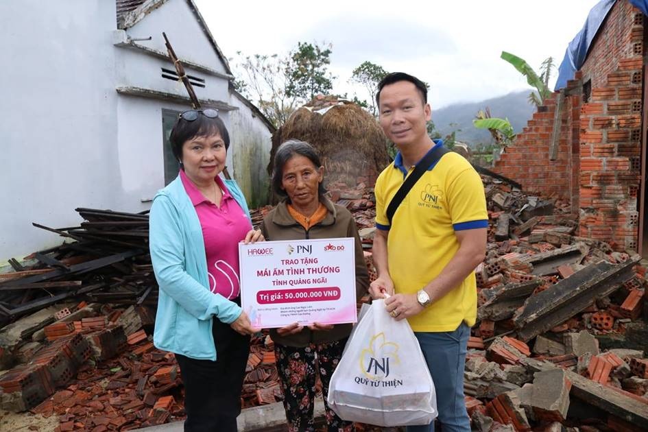 PNJ hỗ trợ bà con Quảng Ngãi khắc phục hậu quả bão số 9