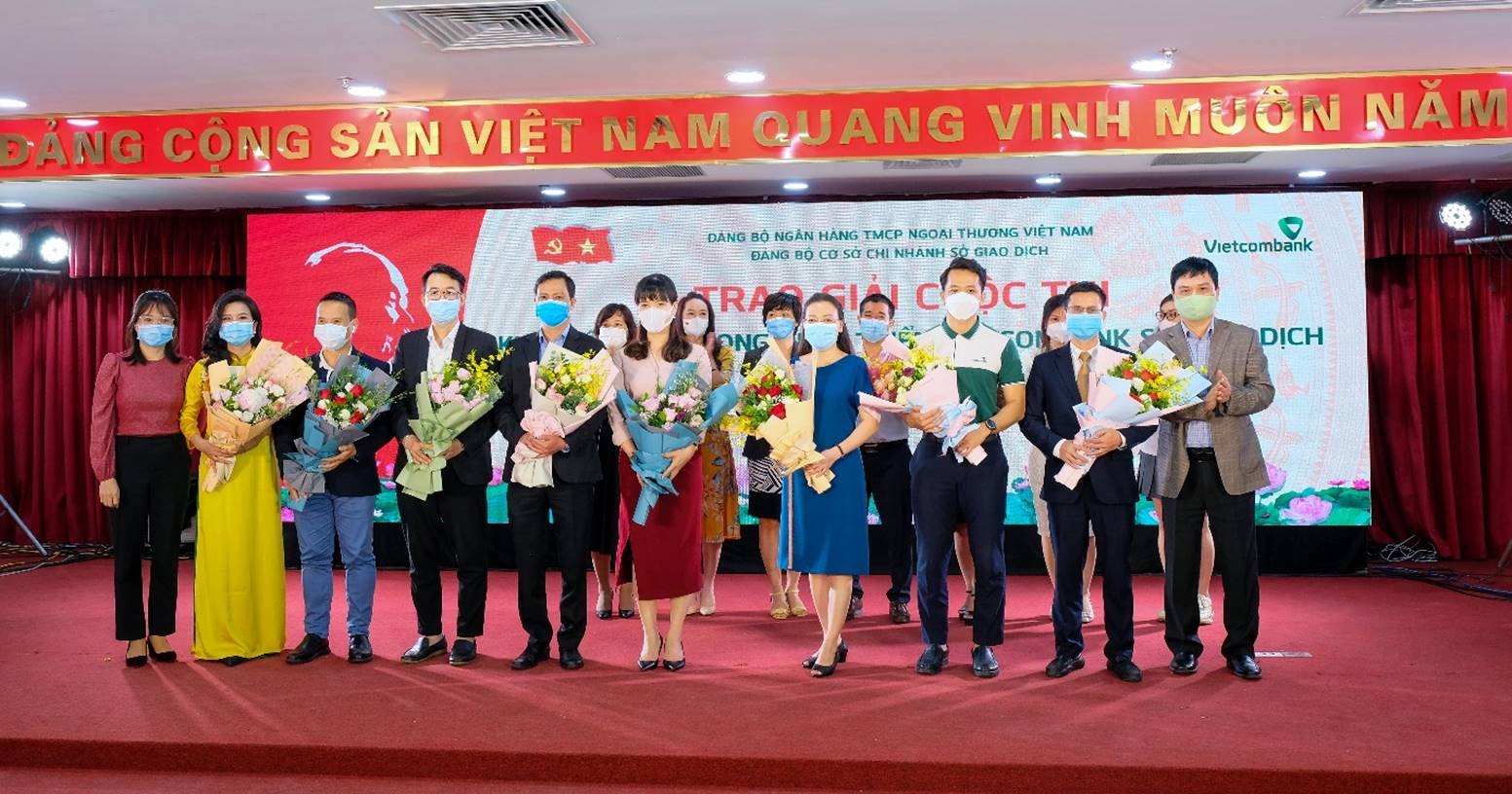 khoi day khat vong phat trien vietcombank so giao dich