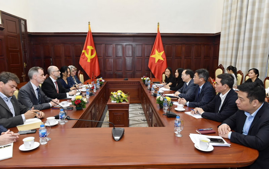 Chính phủ Canada sẽ hỗ trợ tích cực việc triển khai Chiến lược tài chính toàn diện tại Việt Nam