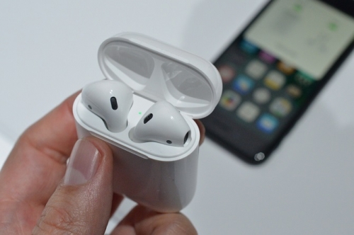 Apple cố tình trì hoãn ngày bán ra tai nghe AirPods?