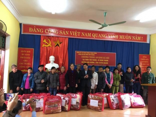 Đảng bộ bộ phận Văn phòng NHNN sinh hoạt chính trị ngoại khóa tại Tuyên Quang