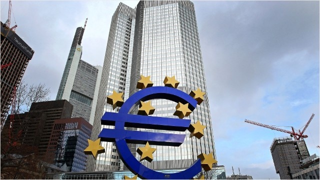 ECB giữ nguyên lãi suất, quyết định đầu tiên của bà Lagarde